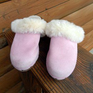 UGG clogs, 1 inch platform, 2 inch heal, lightly worn, size 1 US